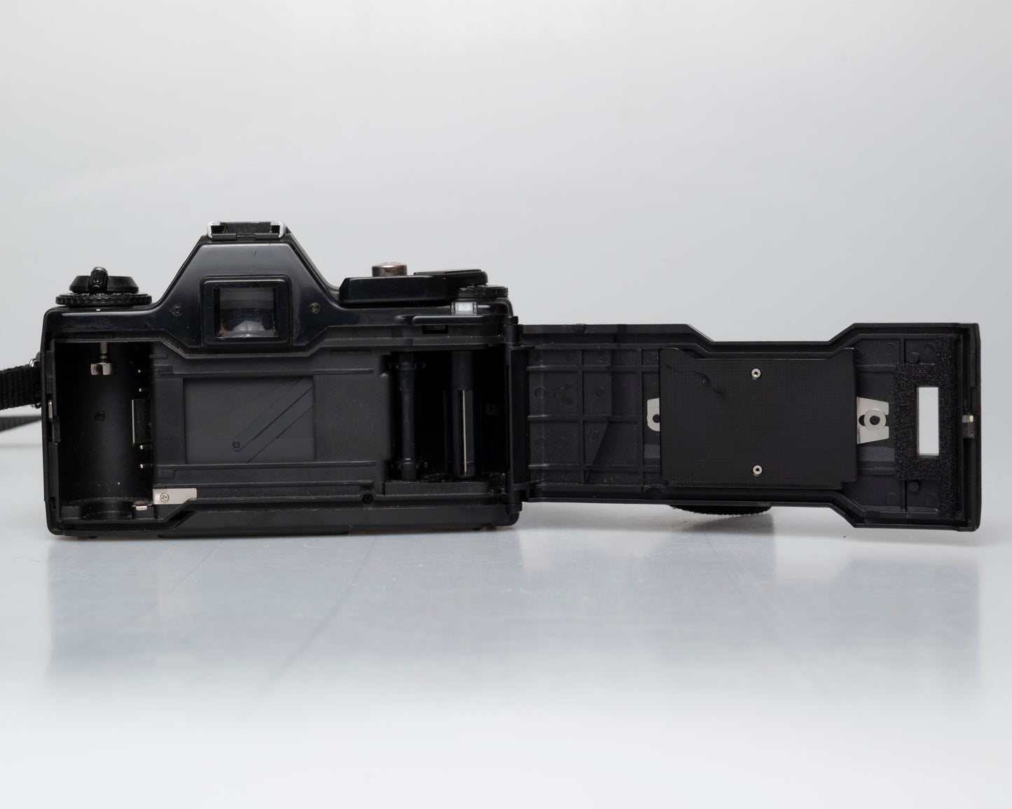 Konica TC-X 35mm film SLR w/ Hexanon AR 50mm f1.8 lens + manual (serial 268882)