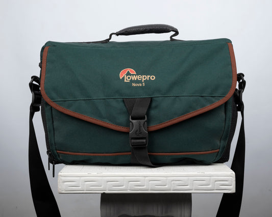 Grand sac pour appareil photo Lowepro Nova 5