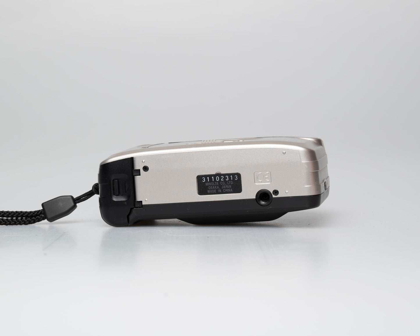 Minolta Freedom AF-50 Grand Chercheur appareil photo 35mm avec étui (série 31102313)