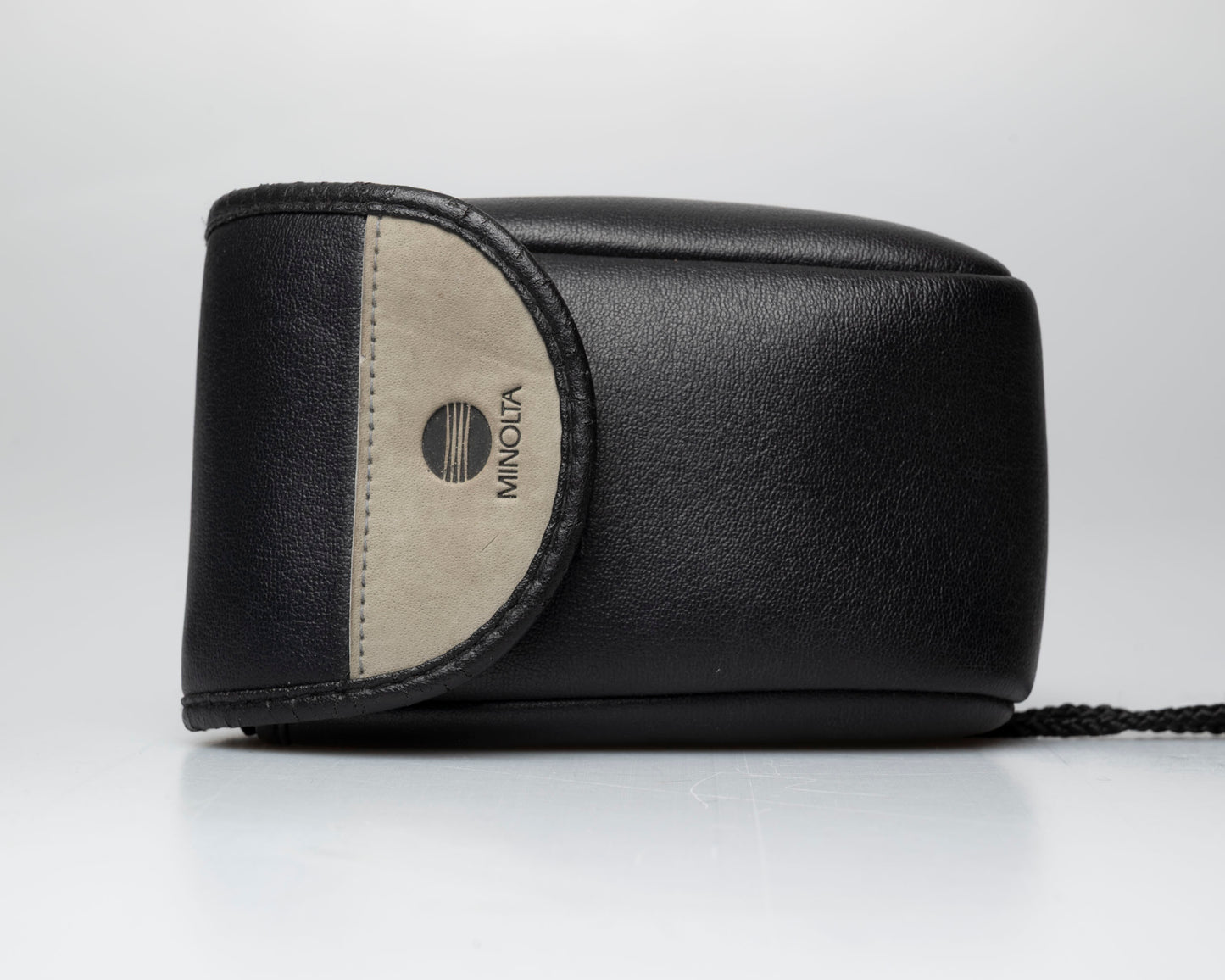 Minolta Zoom 70 35mm camera w/ case + manual (serial 36116970)