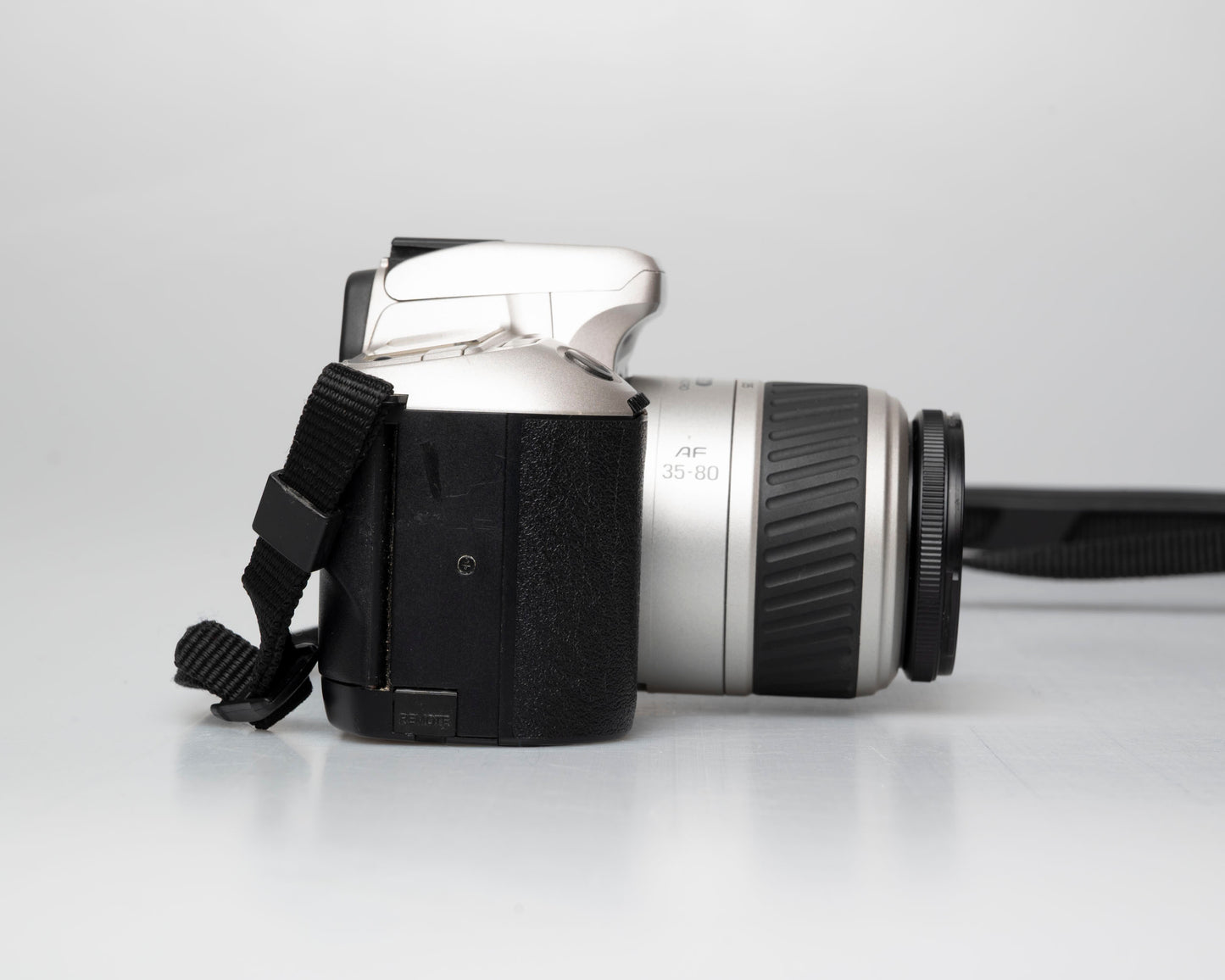 Minolta Dynax 404si side 