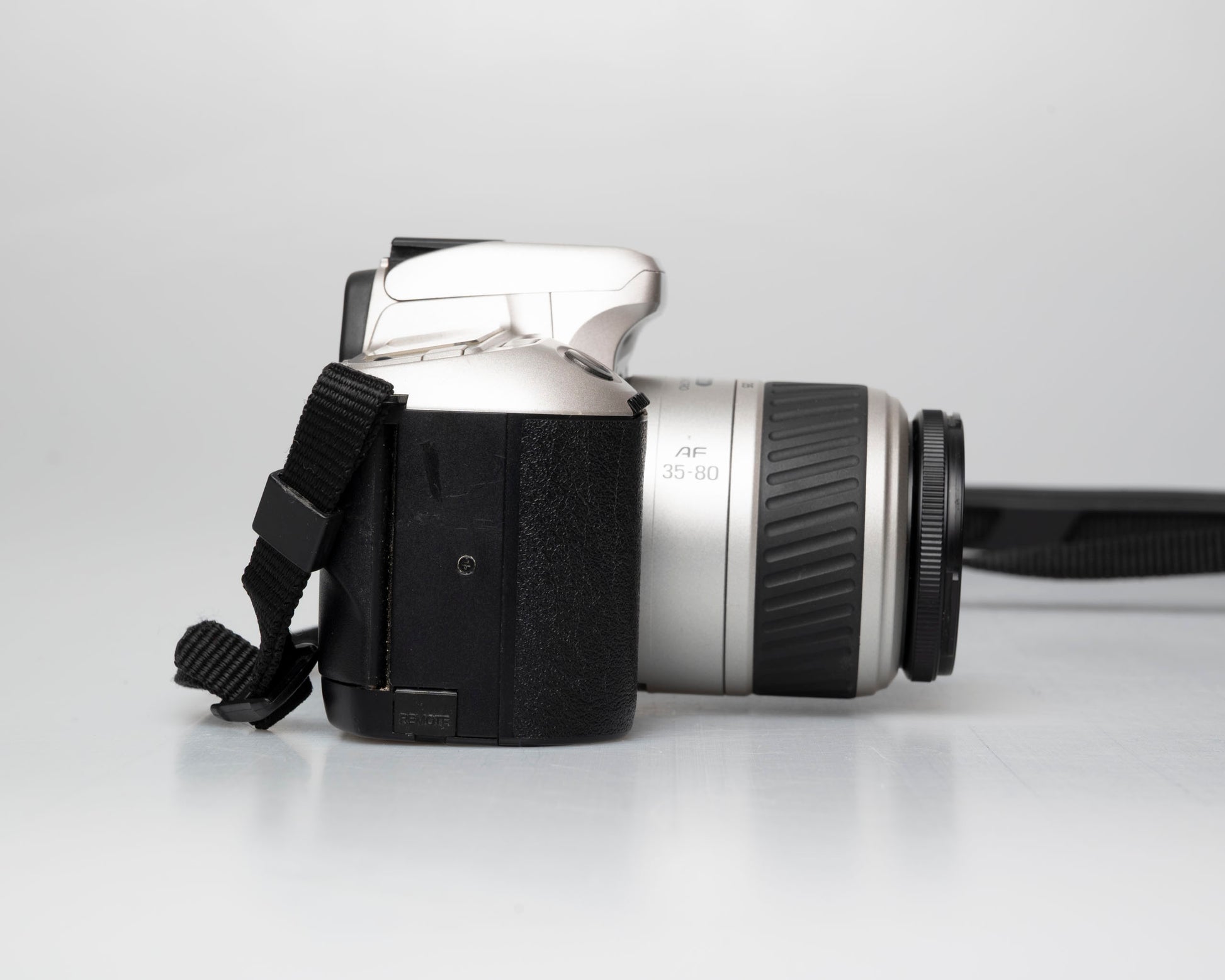 Minolta Dynax 404si side 