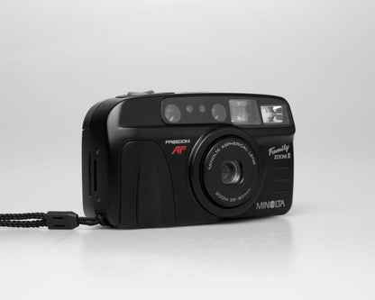 Minolta Family Zoom II 35mm camera w/ case (serial 41974429)