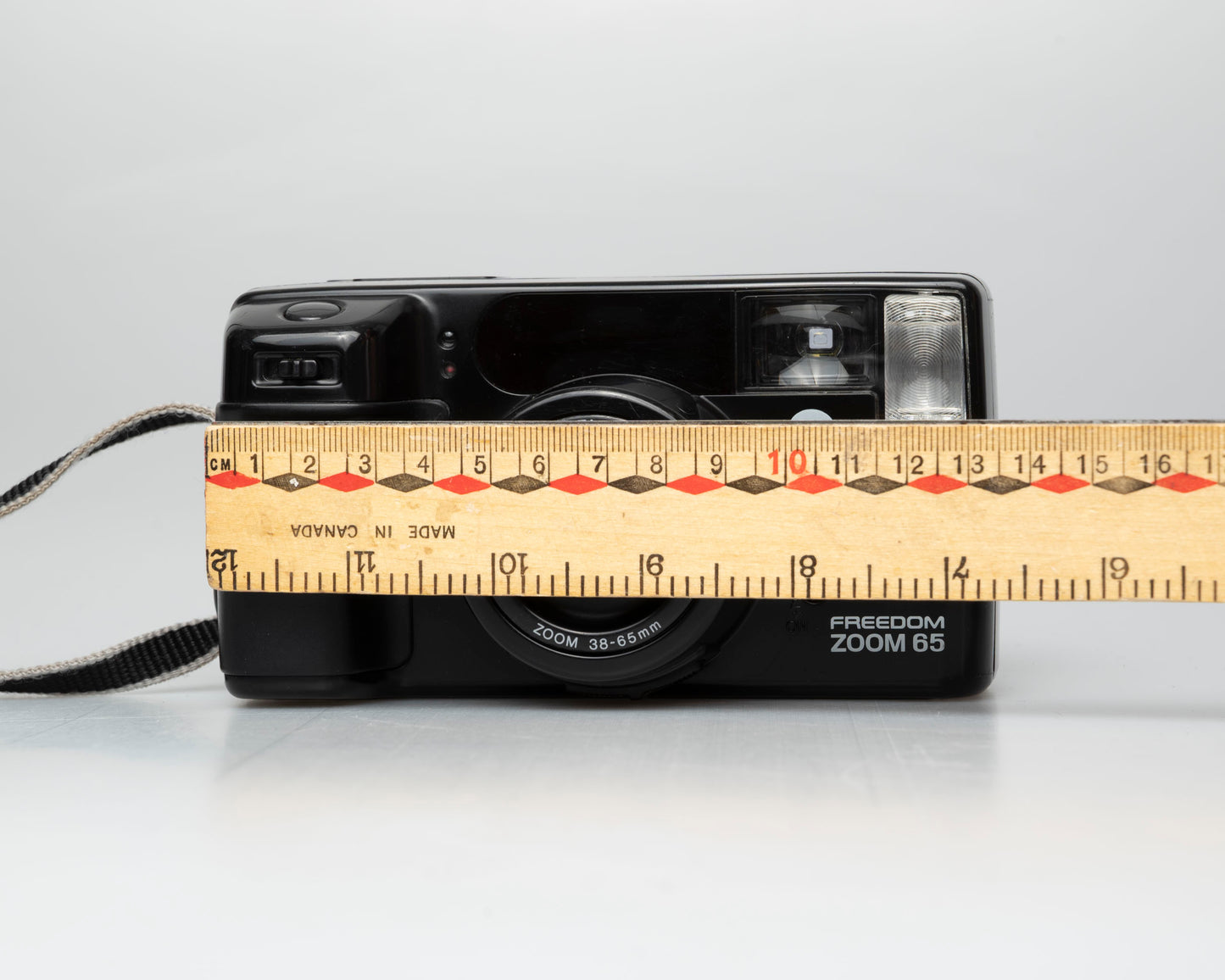 Minolta Freedom Zoom 65 35mm camera (serial 93315226)