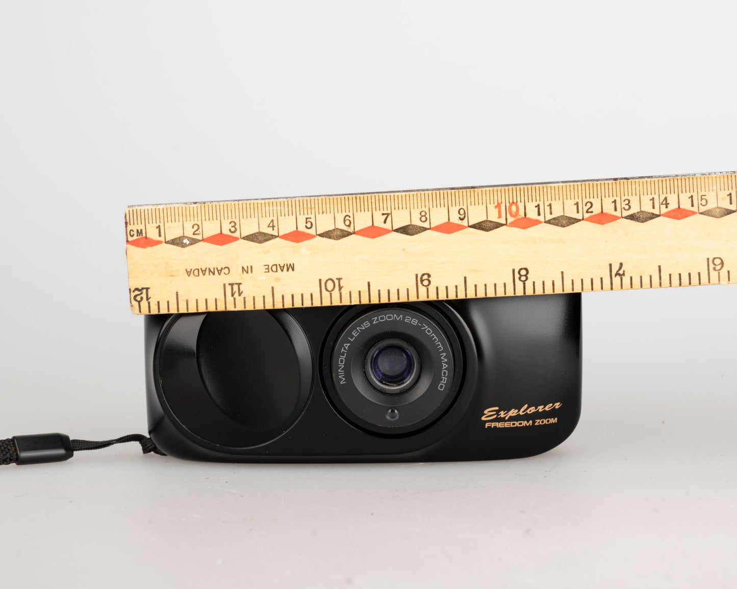 Minolta Freedom Zoom Explorer 35mm camera w/ case (serial 36820695)