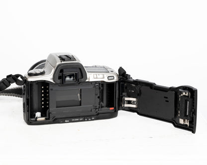 Minolta Maxxum XTsi 35mm film SLR w/ 28-80mm lens + Minolta camera bag + remote control (serial 94009570)