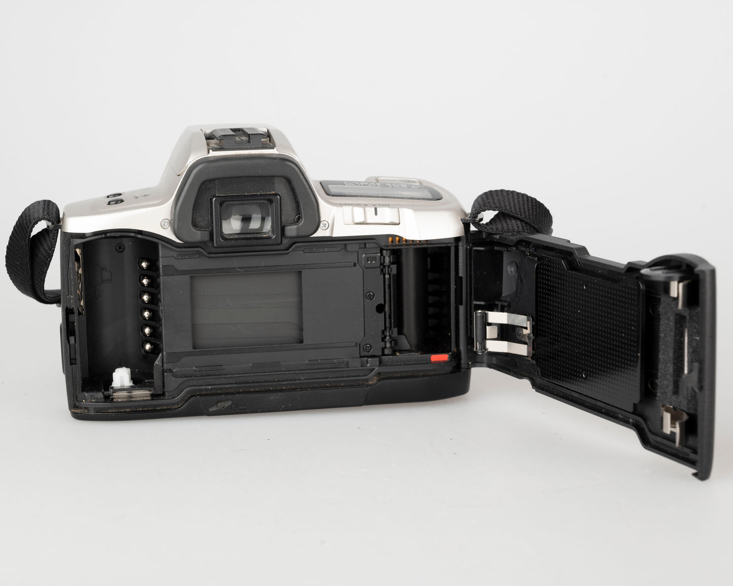 Minolta Maxxum QTsi 35mm film SLR w/ 35-80mm lens (serial 99919519)