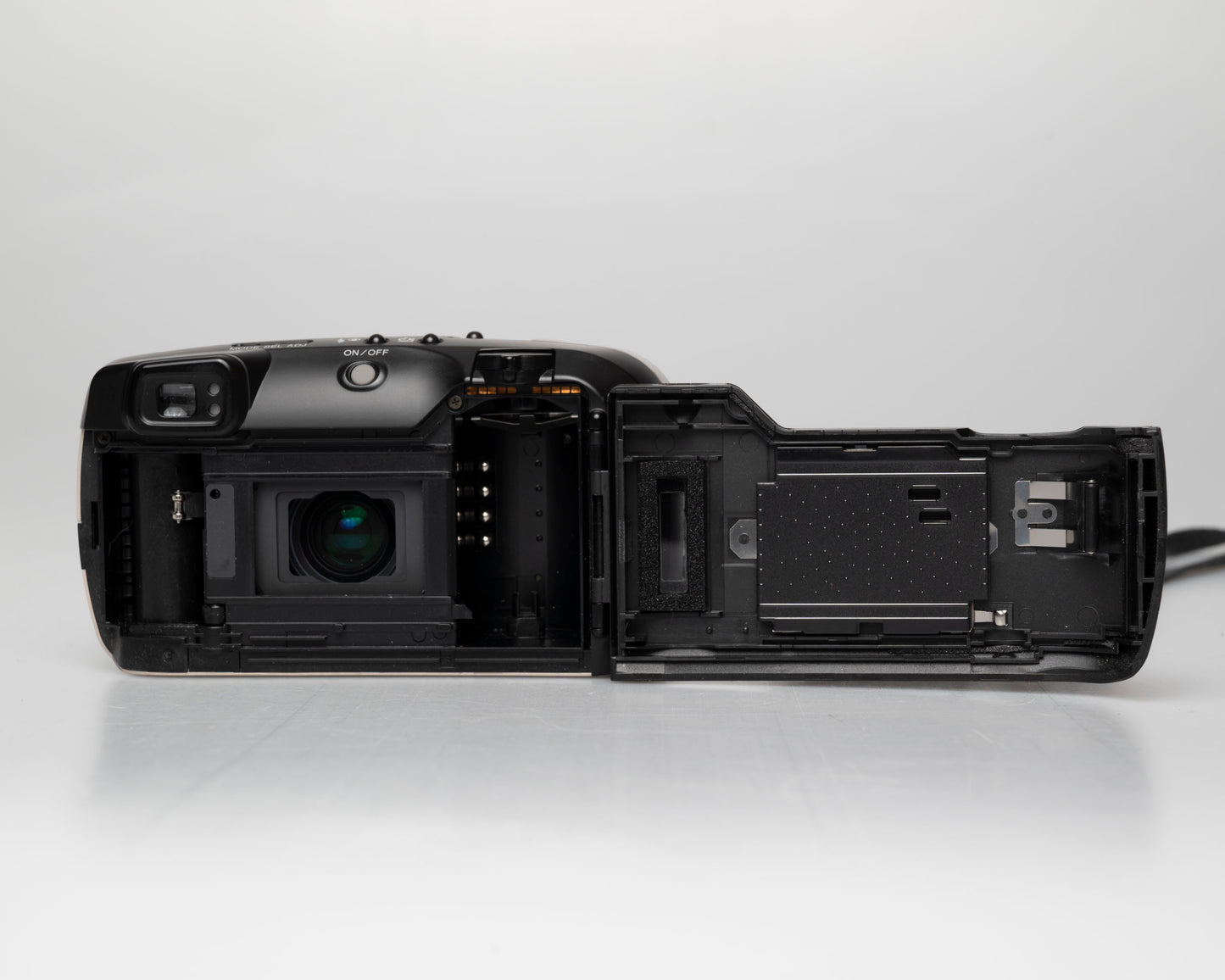 Appareil photo Minolta Riva Zoom 125 EX Date 35mm avec étui et manuel (numéro de série 95904275)