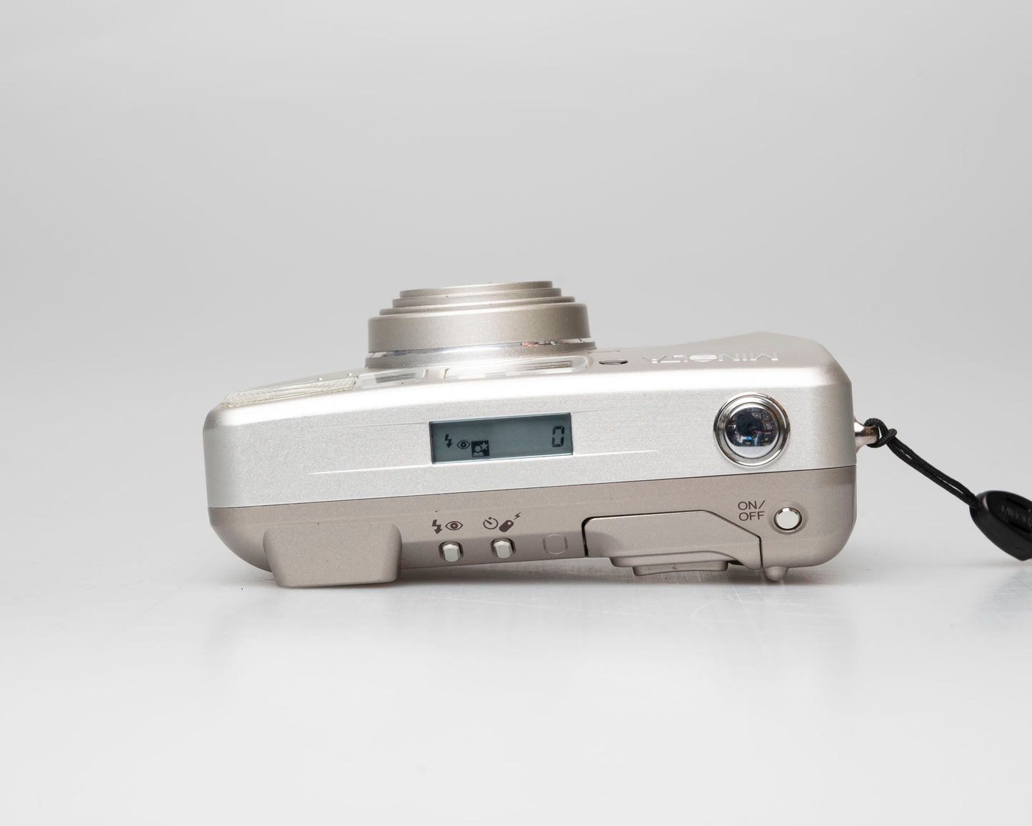 Appareil photo compact Minolta Riva Zoom 125 35mm avec étui (série 40017014)