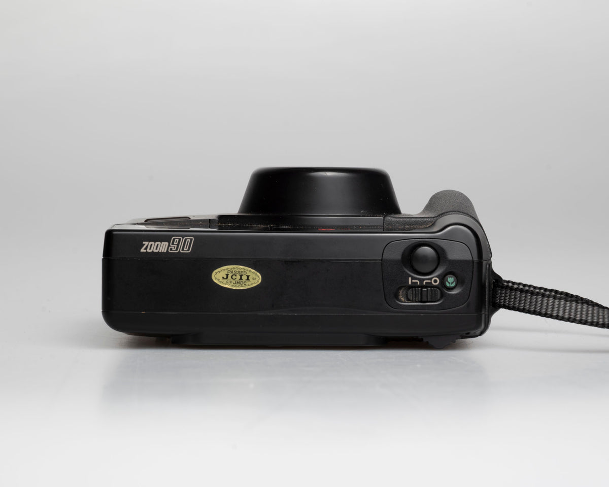 Pentax Zoom90 35mm camera w/ case (serial 6049111)