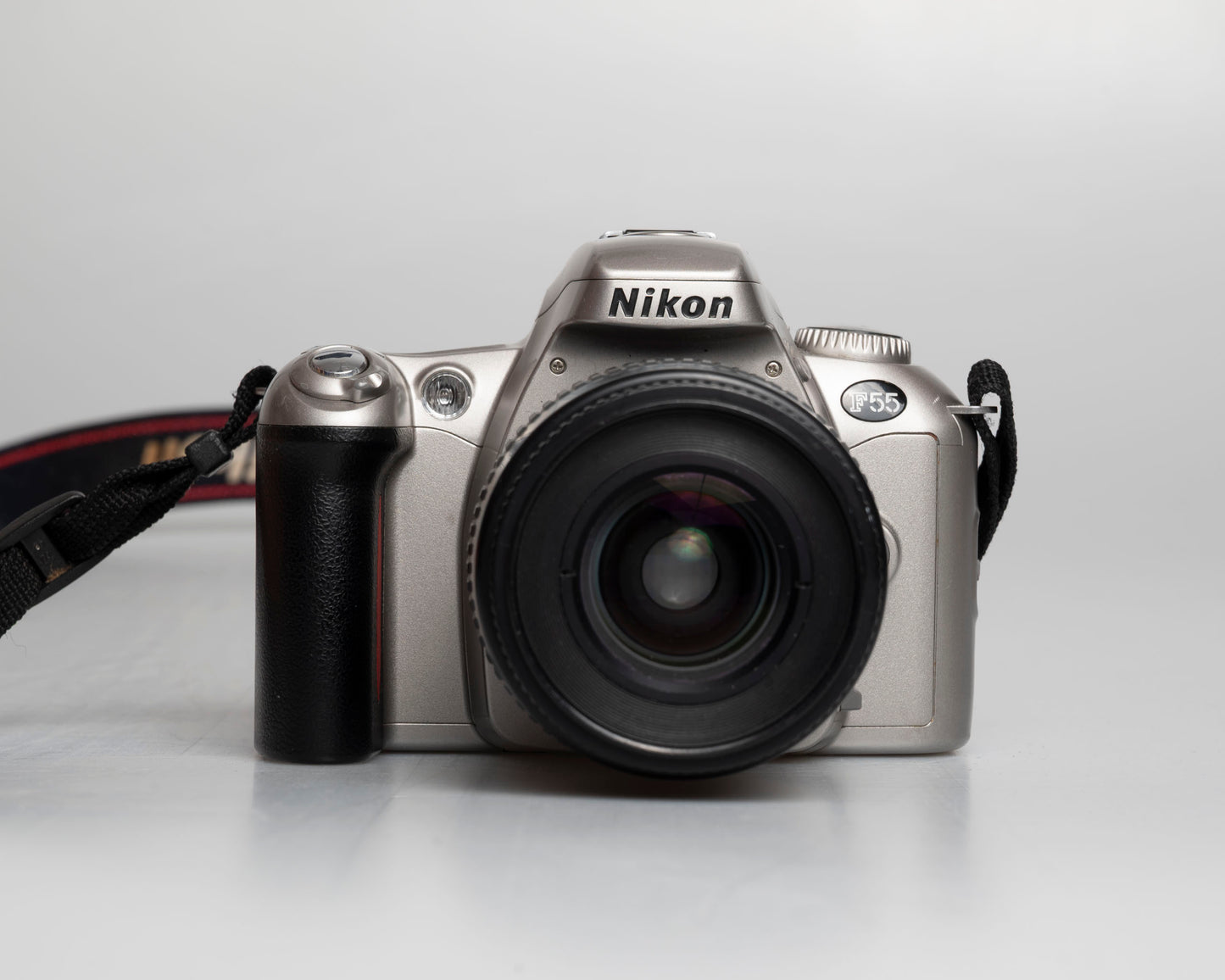 Nikon F55 35mm film SLR w/ AF Nikkor 35-80mm lens (serial 2269252)