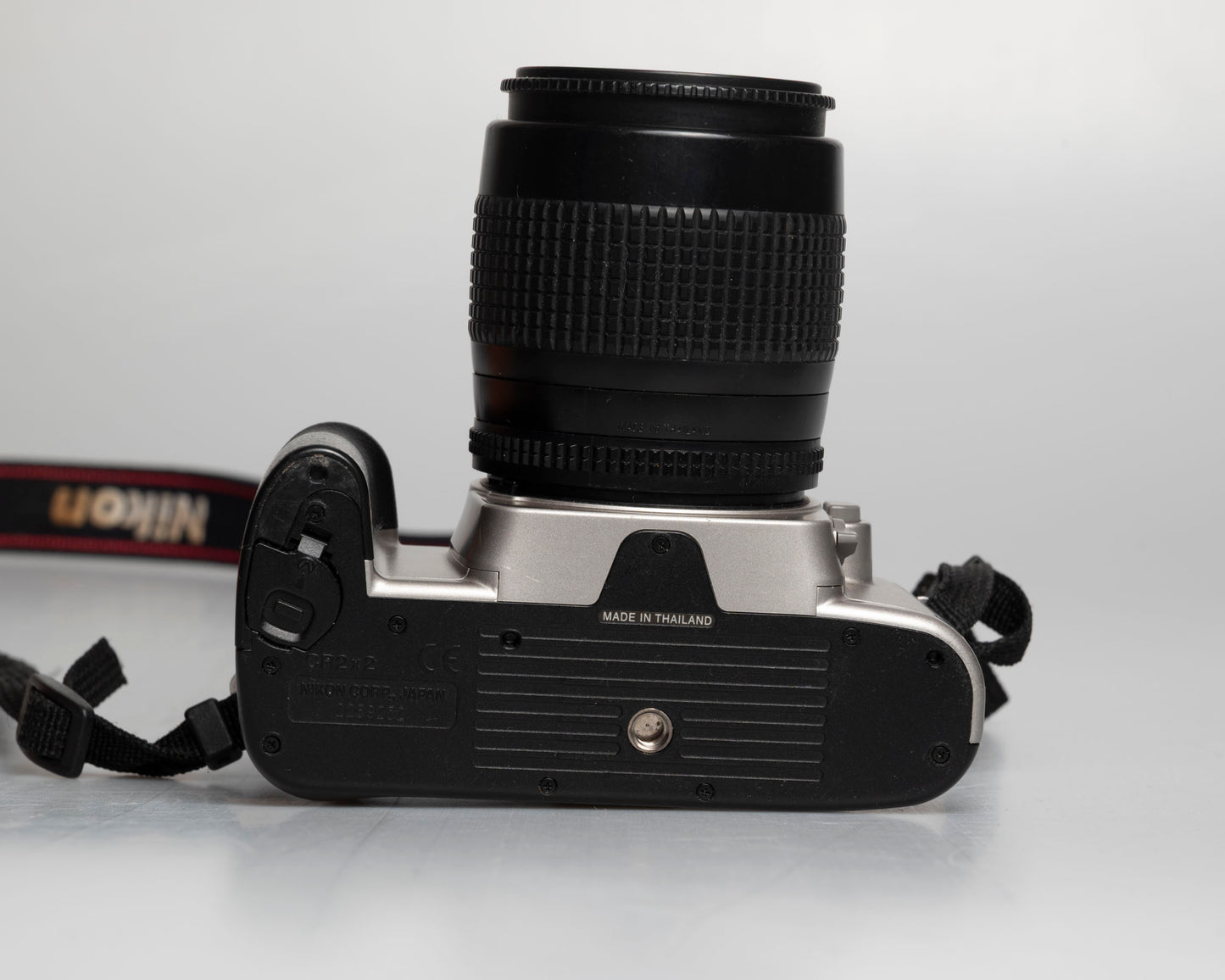 Nikon F55 35mm film SLR w/ AF Nikkor 35-80mm lens (serial 2269252)