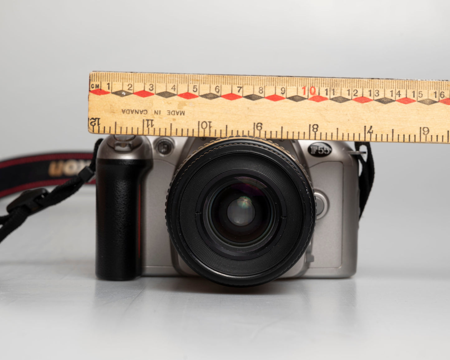 Nikon F55 35mm film SLR w/ AF Nikkor 35-80mm lens (serial 2269252)