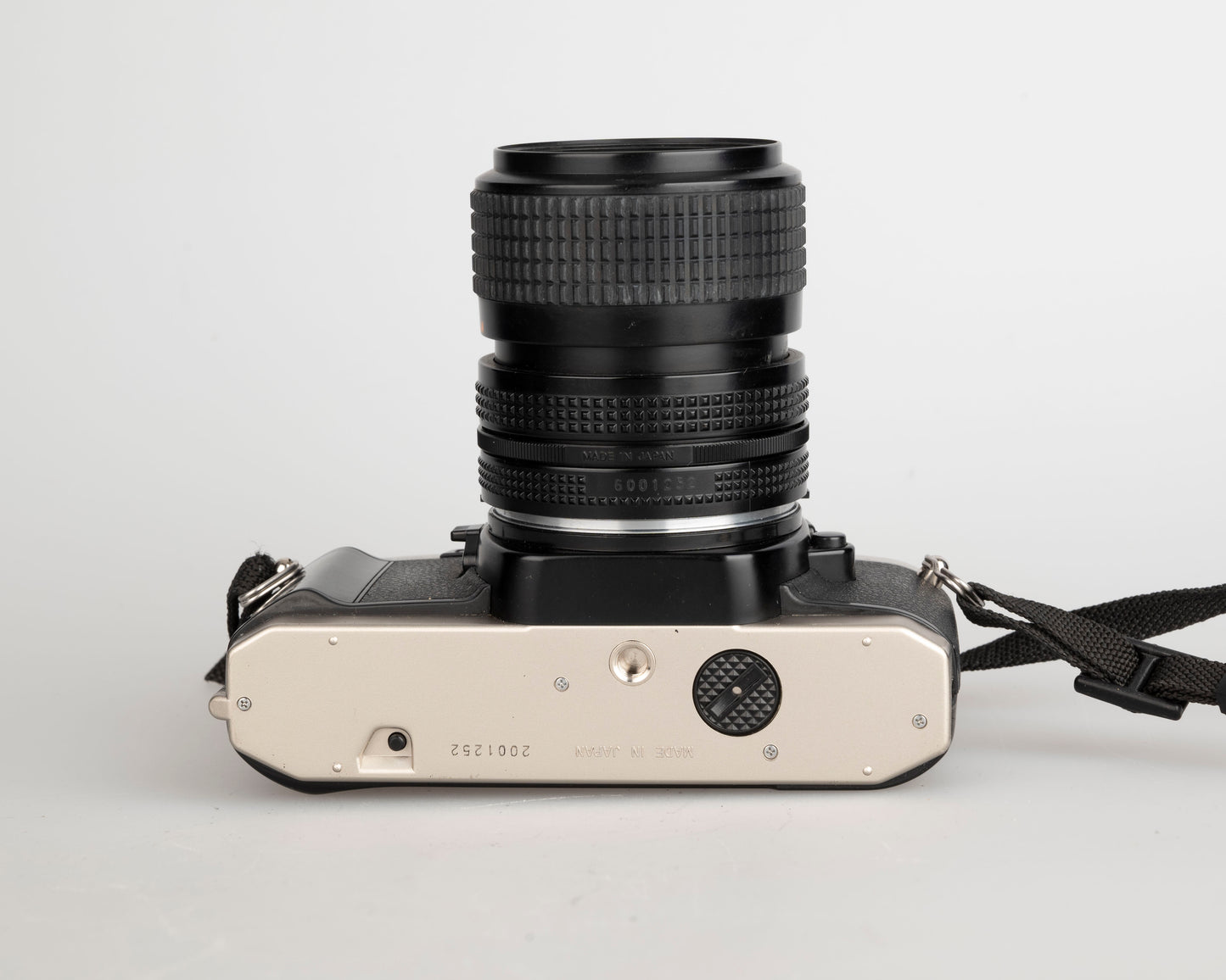 Appareil photo reflex Nikon FE10 35 mm avec objectif Zoom-Nikkor 35-70 mm + étui toujours prêt (série 2001252)
