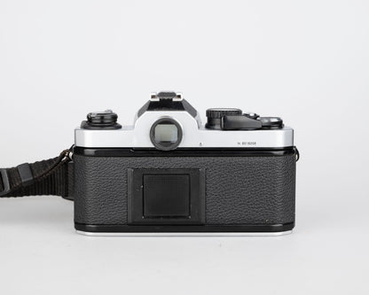 Appareil photo reflex Nikon FM2n 35 mm avec objectif Nikkor 50 mm f1.8 + manuels en anglais et français (série 8518258)