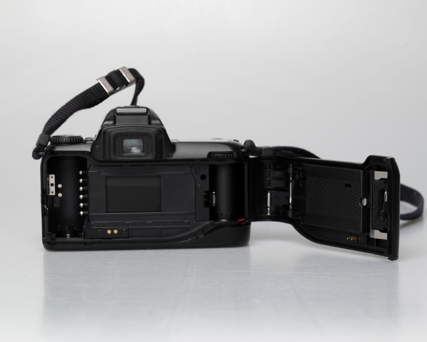 Nikon N65 35mm film SLR w/ AF Vivitar 28-80mm lens (serial 2537429)