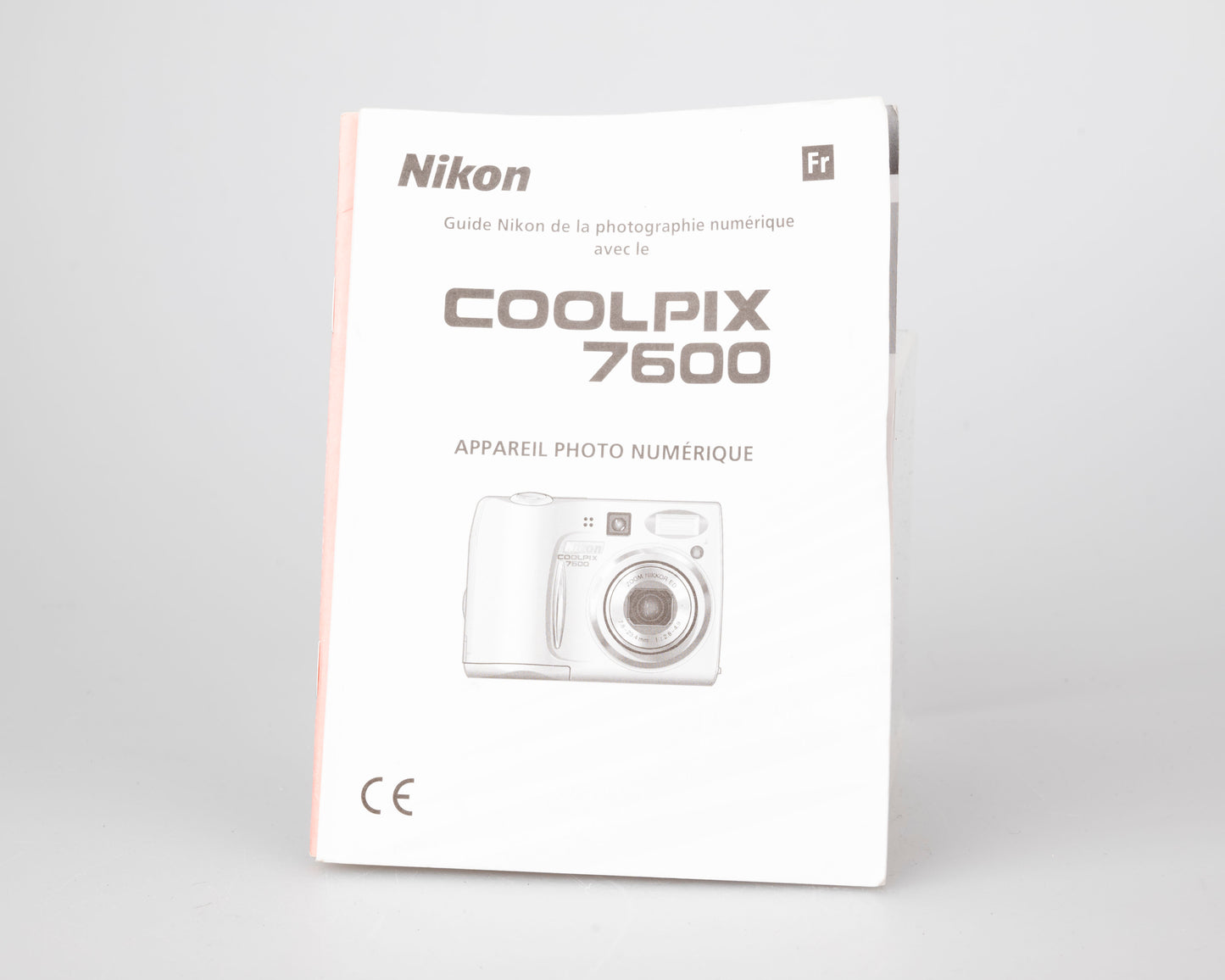 Appareil photo Nikon Coolpix 7600 capteur CCD 7MP avec chargeur de batterie + manuel en français (utilise des piles AA)