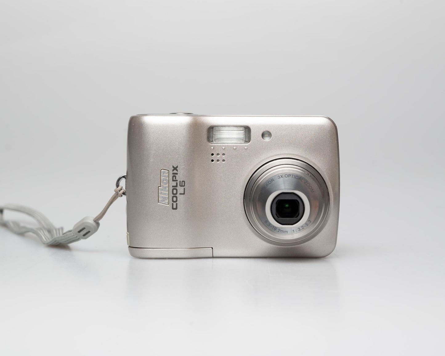 Nikon Coolpix L6 6-megapixel digicam w/8GB SD card