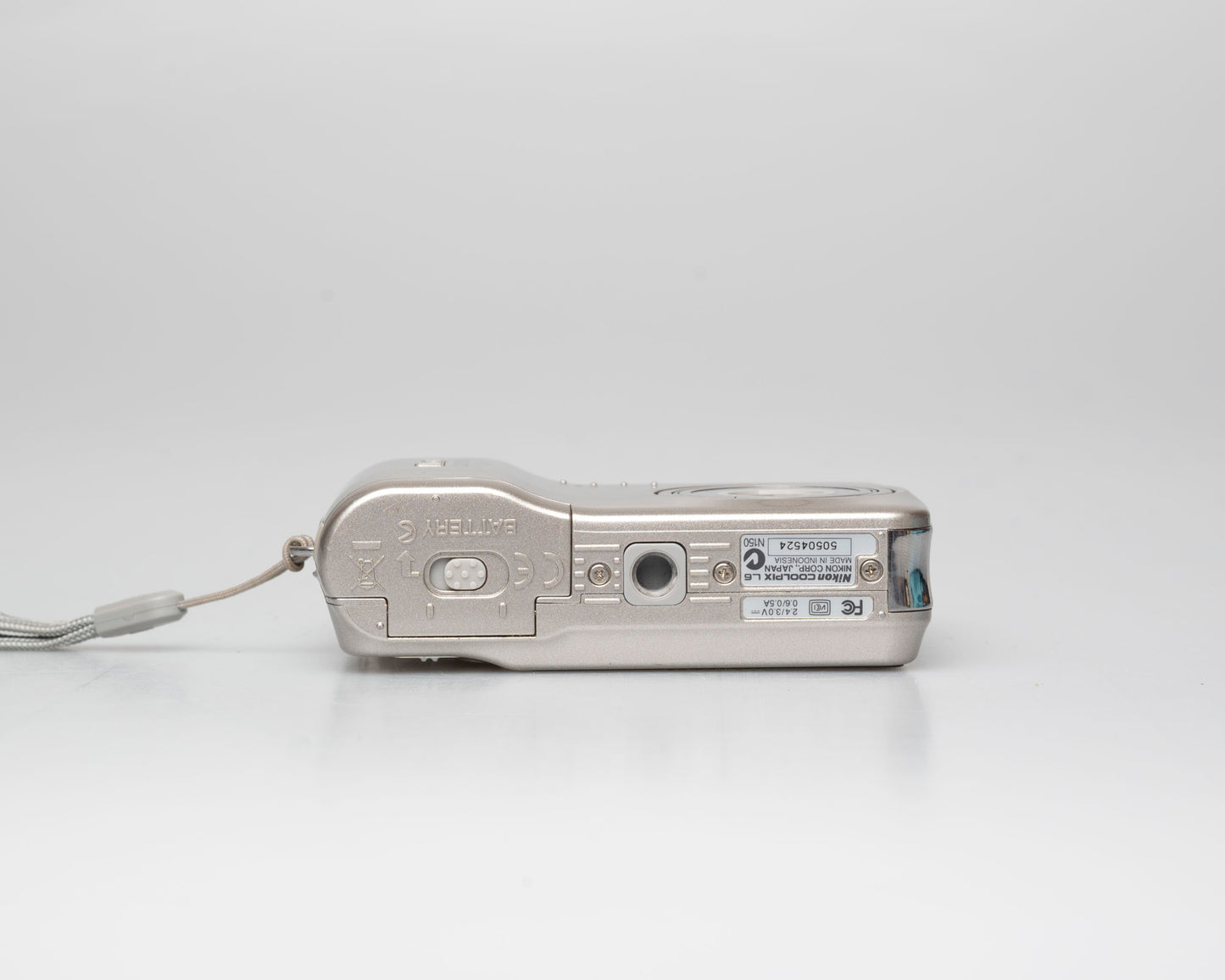 Nikon Coolpix L6 6-megapixel digicam w/8GB SD card