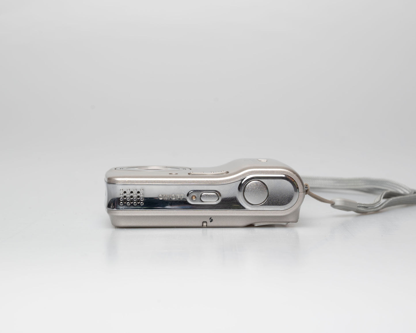 Nikon Coolpix L6 6-megapixel digicam w/8GB SD card