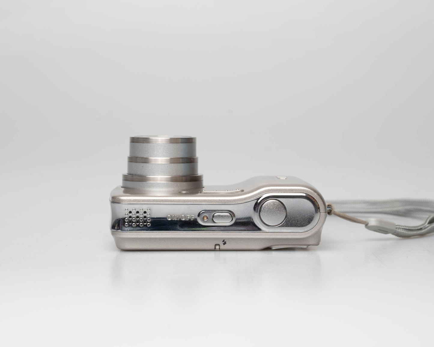 Nikon Coolpix L6 6-megapixel digicam w/8GB SD card