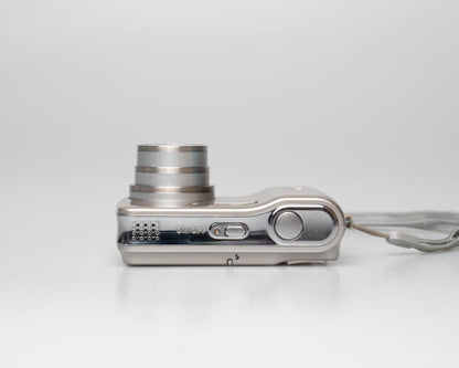 Nikon Coolpix L6 6-megapixel digicam w/8GB SD card