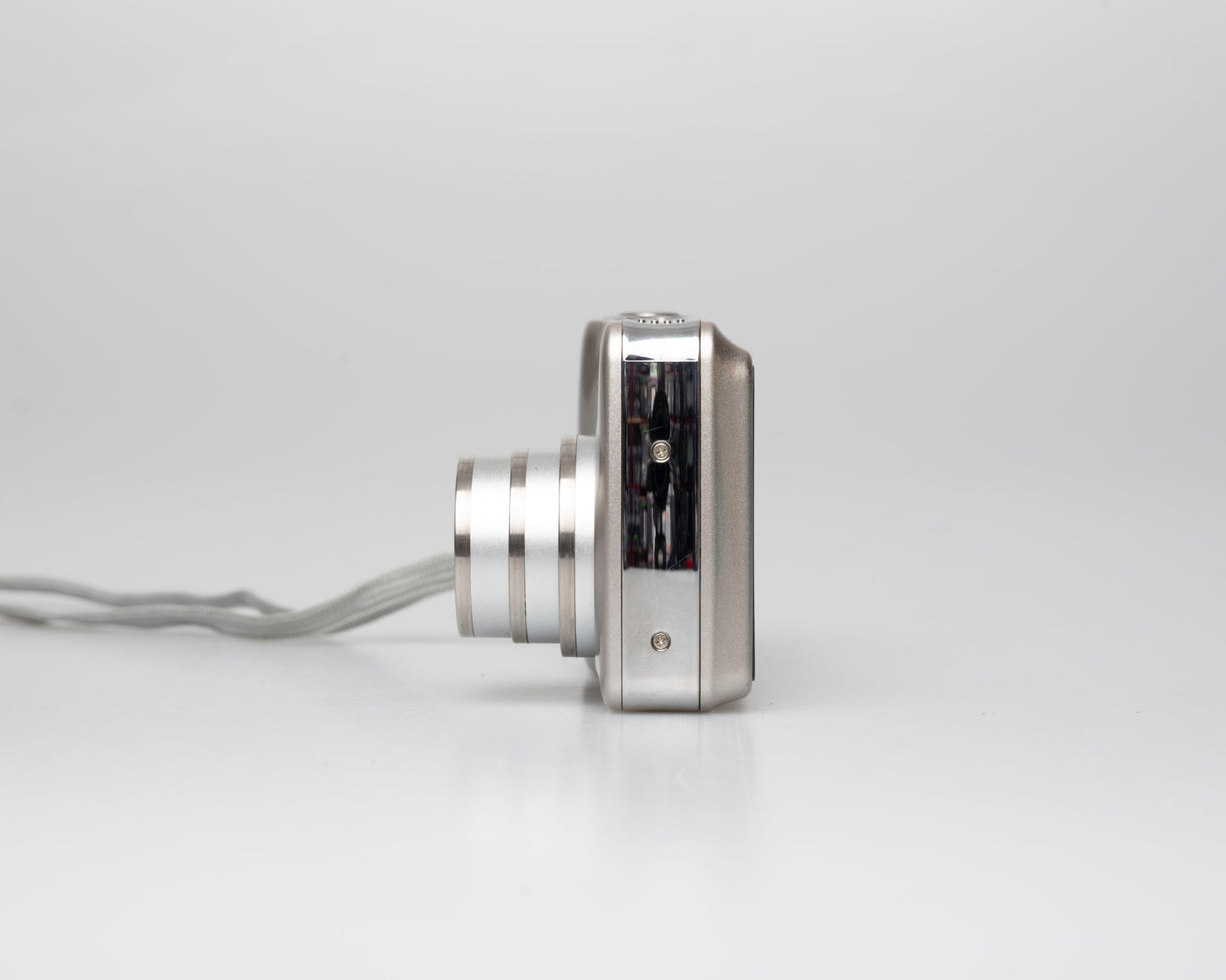 Nikon Coolpix L6 6-megapixel digicam w/8GB SD card