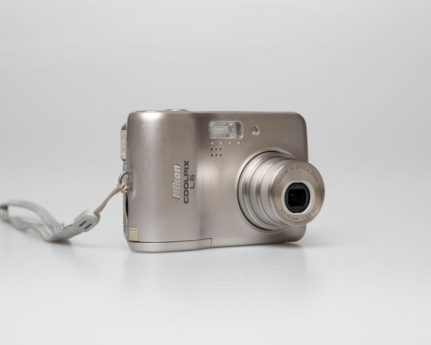 Nikon Coolpix L6 6-megapixel digicam w/8GB SD card