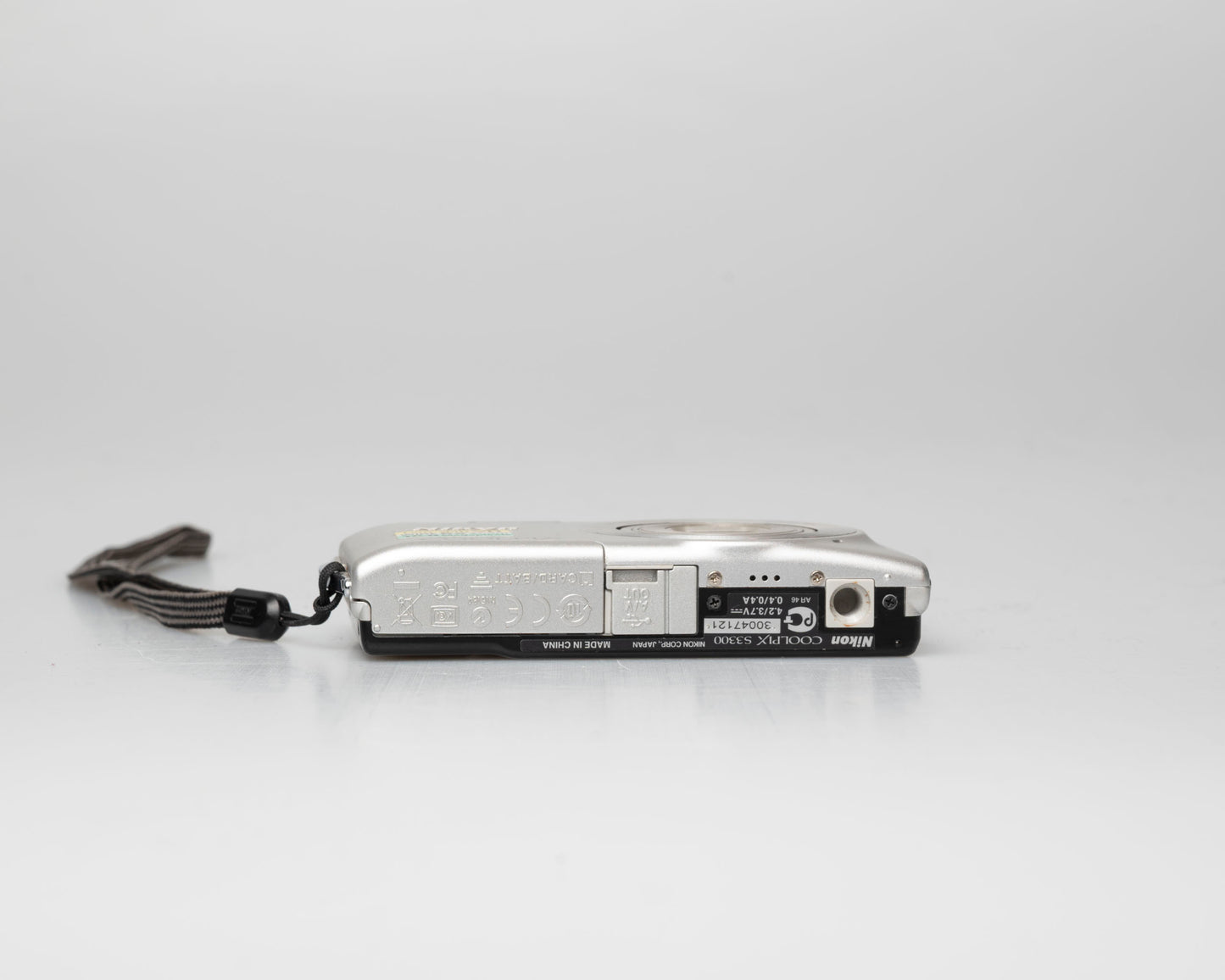 Nikon Coolpix S5300 16MP digicam w/ 64GB SD card + battery + charger (serial 300474121)