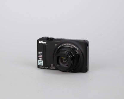 Appareil photo numérique Nikon Coolpix S9100 12,1 MP avec batterie + câble de charge USB (utilise des cartes SD)