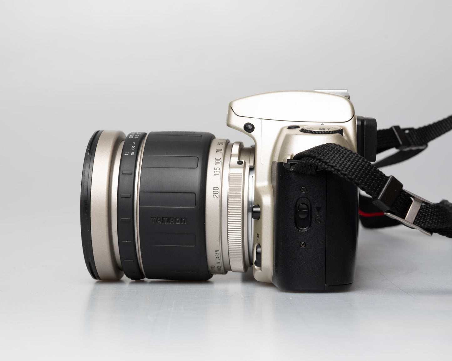 Nikon F60 35mm film SLR w/ AF Tamron 28-20mm lens (serial 2281992)