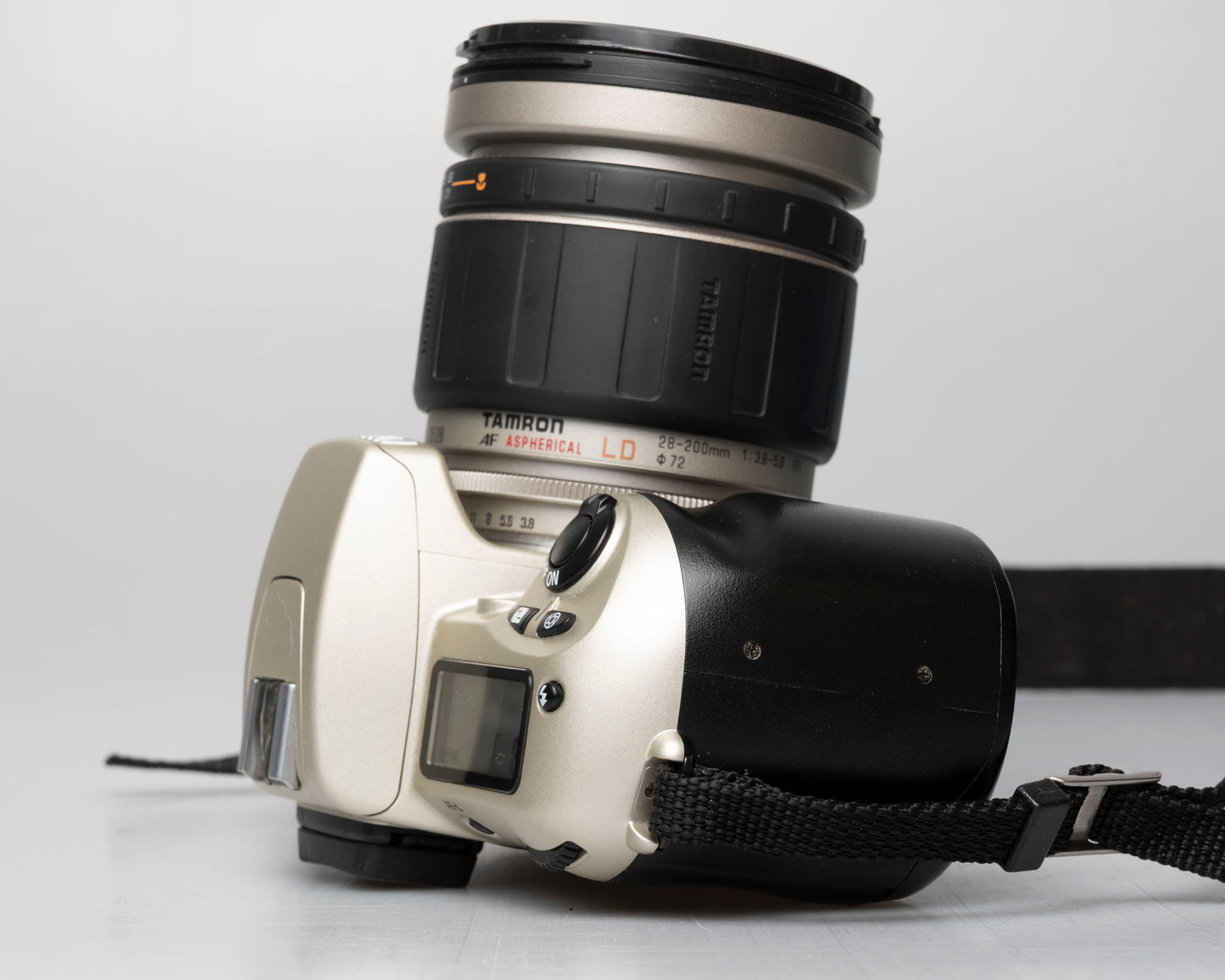 Nikon F60 35mm film SLR w/ AF Tamron 28-20mm lens (serial 2281992)