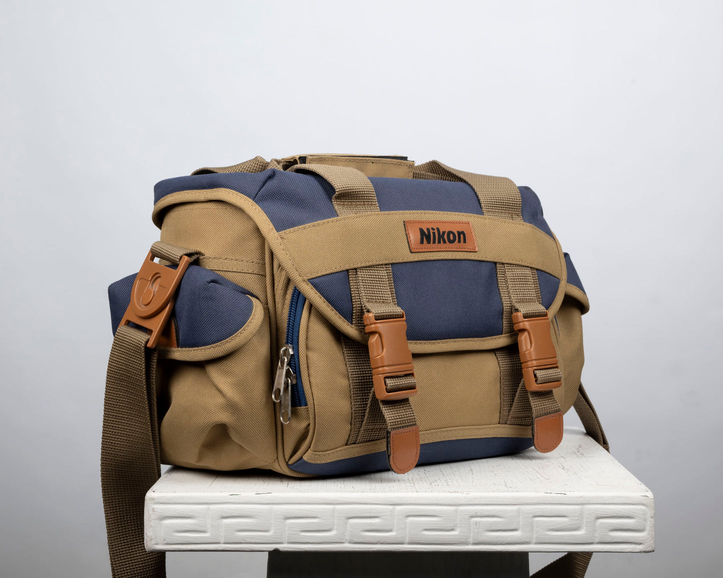 Nikon mid-sized tan and blue camera bag