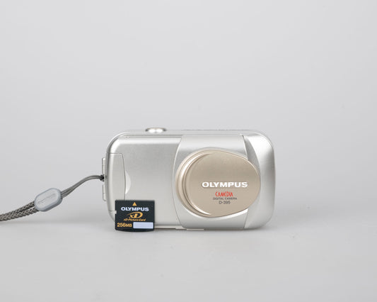 Olympus Camedia D-395 3.2 MP CCD sensor digicam w/ 256MB XD card (uses AA batteries)