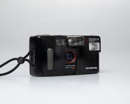 Olympus Infinity Jr Quartz Date appareil photo argentique 35mm (numéro de série 2496555)
