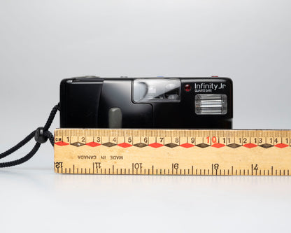 Olympus Infinity Jr Quartz Date appareil photo argentique 35mm (numéro de série 2496555)