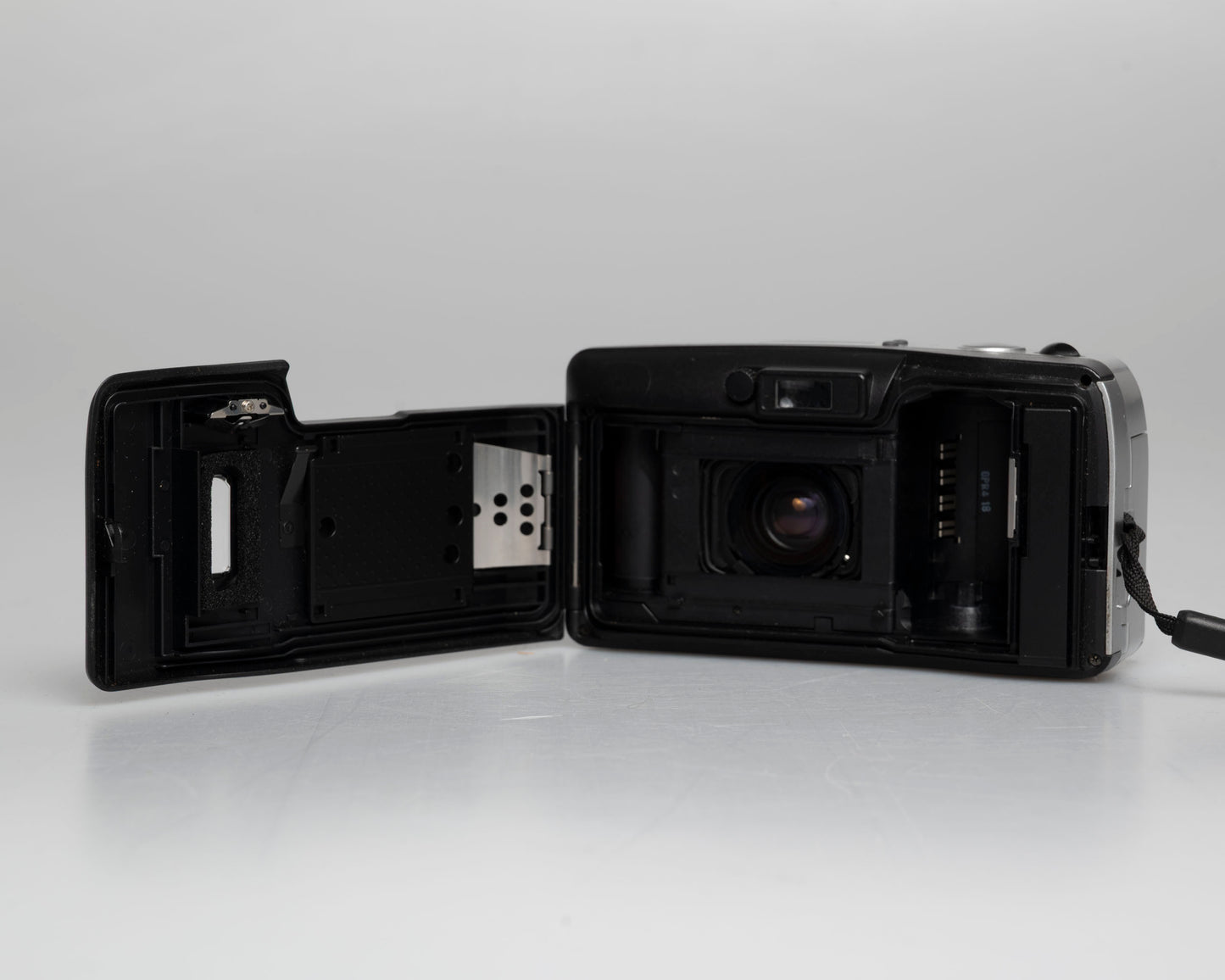Olympus Infinity Accura Zoom 105R 35mm camera (serial 5029939)