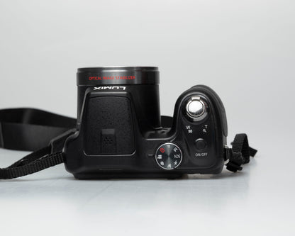 Panasonic Lumix DMC-LZ20 16MP digicam w/ 8GB SD card + original box (serial UN2HA011171)