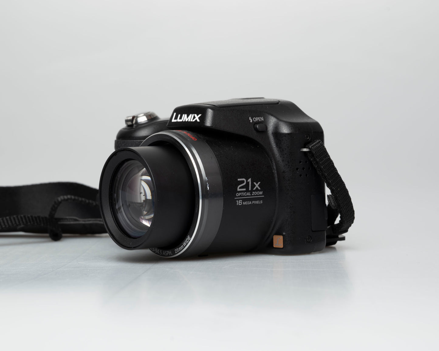 Panasonic Lumix DMC-LZ20 16MP digicam w/ 8GB SD card + original box (serial UN2HA011171)