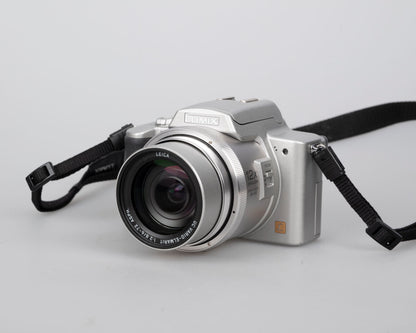 Panasonic Lumix DMC-FZ20 digicam feat/ 5 MP CCD sensor + Leica DC Vario-Elmarit 1:2.8/6-72 ASPH lens w/ charger + battery + 2GB SD card