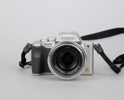 Appareil photo numérique Panasonic Lumix DMC-FZ20 avec capteur CCD 5 MP + objectif Leica DC Vario-Elmarit 1:2.8/6-72 ASPH avec chargeur + batterie + carte SD 2 Go