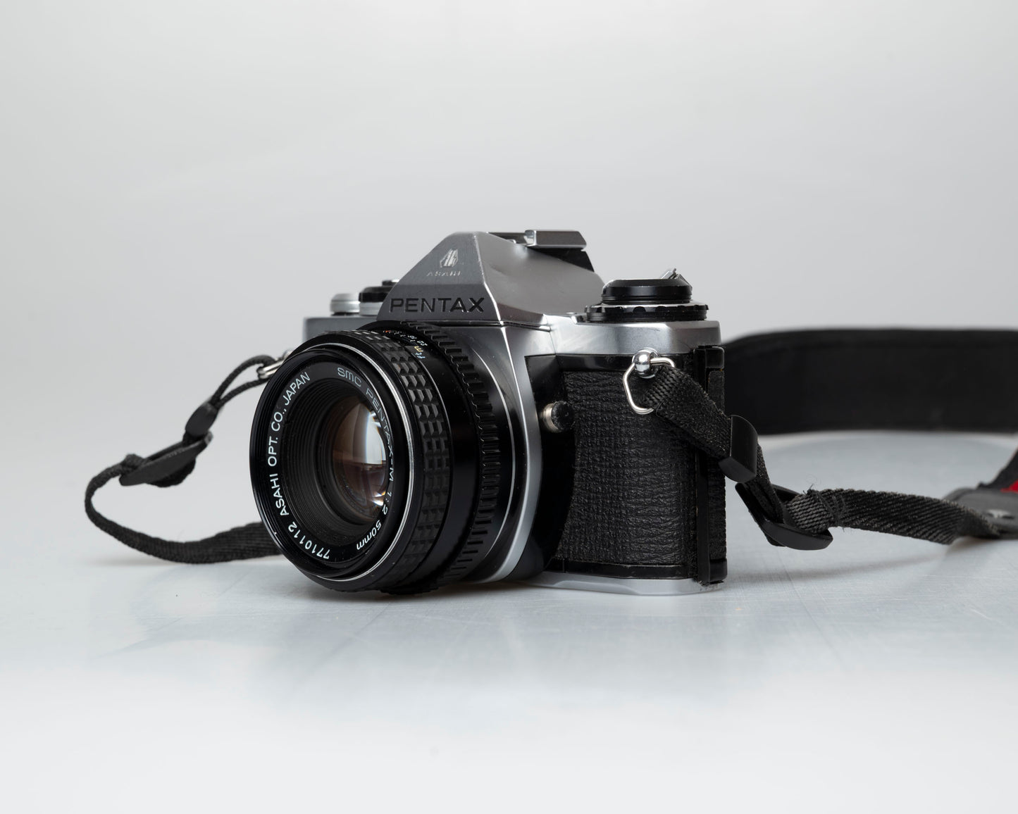 Pentax ME 35mm SLR w/ SMC Pentax M 50mm f2 lens (serial 3704402)