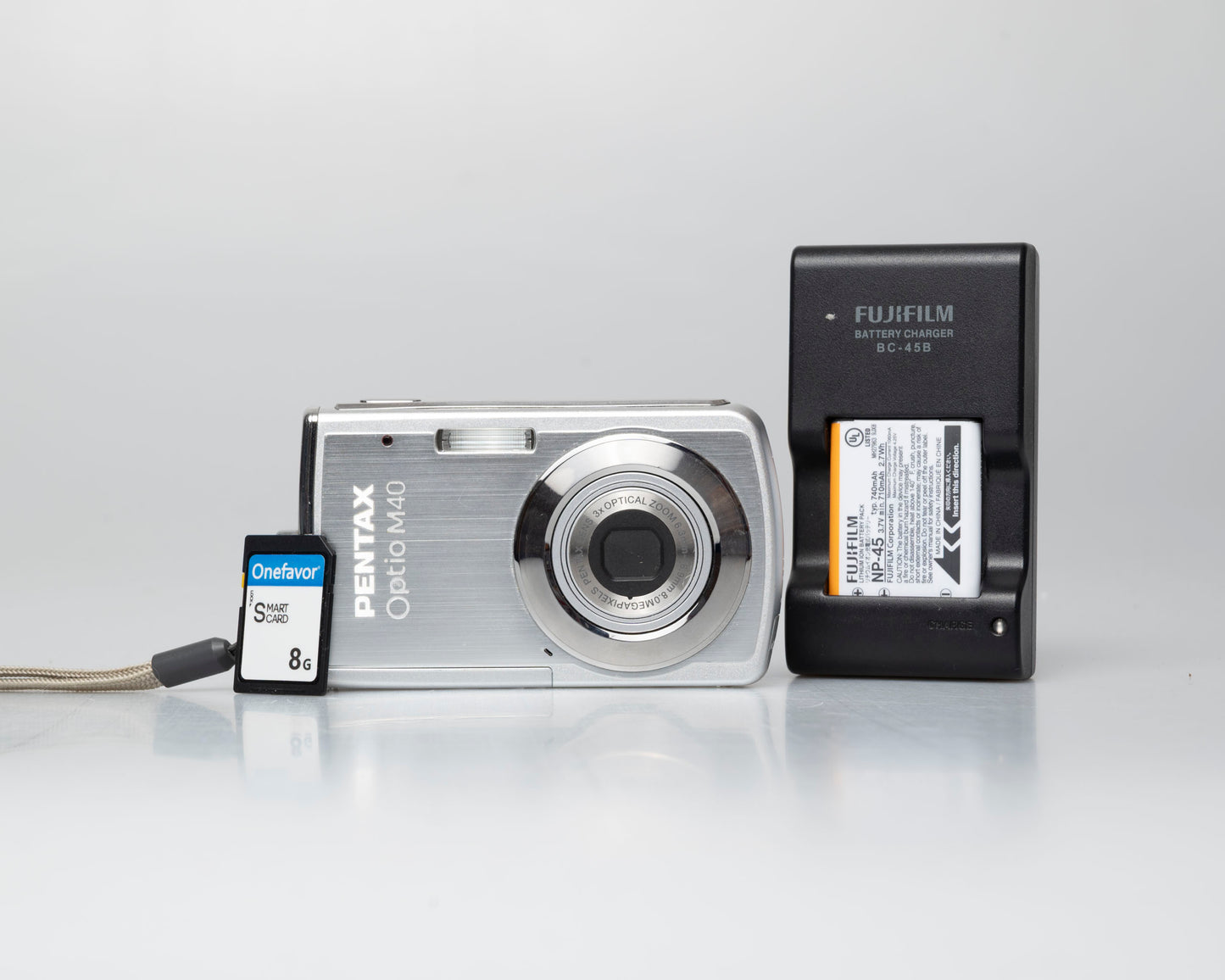 Pentax Optio M40 8 megapixel digicam w/ 8GB SD card + battery + charger (serial 9303499)