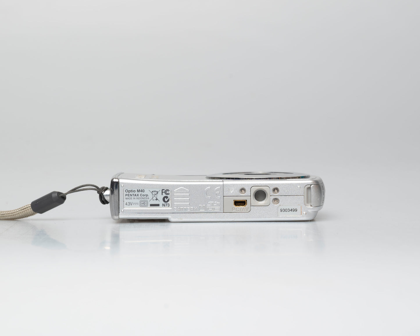 Pentax Optio M40 8 megapixel digicam w/ 8GB SD card + battery + charger (serial 9303499)