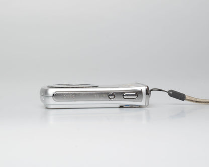 Pentax Optio M40 8 megapixel digicam w/ 8GB SD card + battery + charger (serial 9303499)