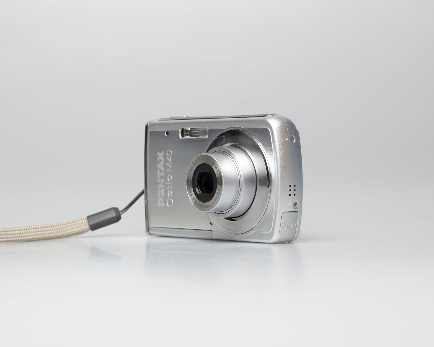 Pentax Optio M40 8 megapixel digicam w/ 8GB SD card + battery + charger (serial 9303499)