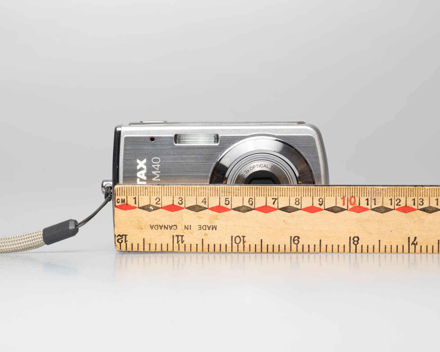 Pentax Optio M40 8 megapixel digicam w/ 8GB SD card + battery + charger (serial 9303499)