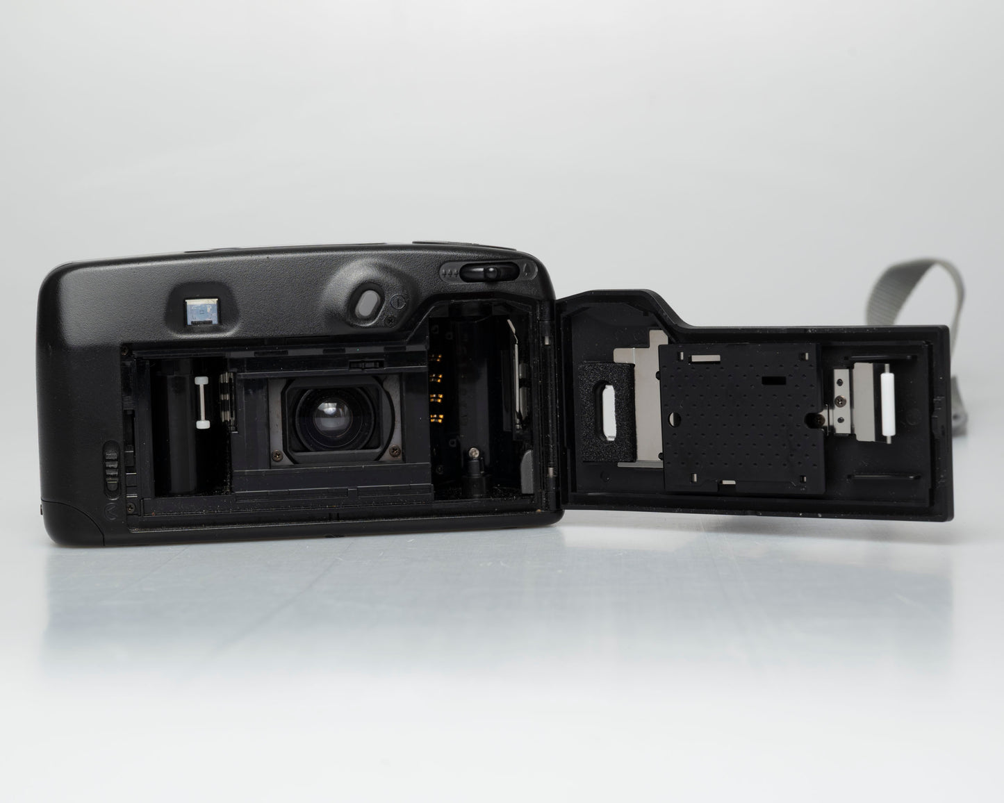 Pentax Zoom60-X 35mm camera (serial 2022679)