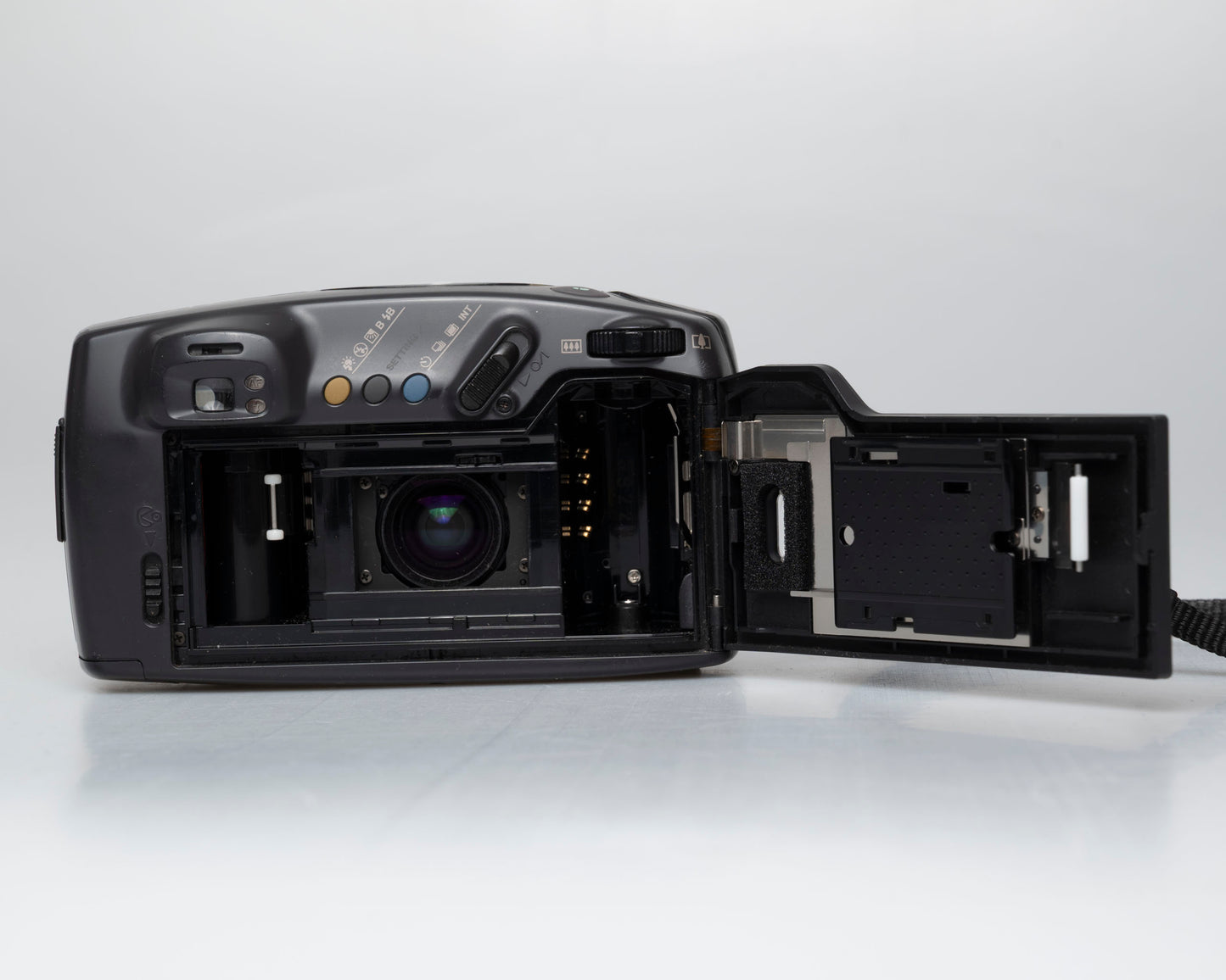 Pentax Zoom 105-R 35mm camera (serial 7367781)