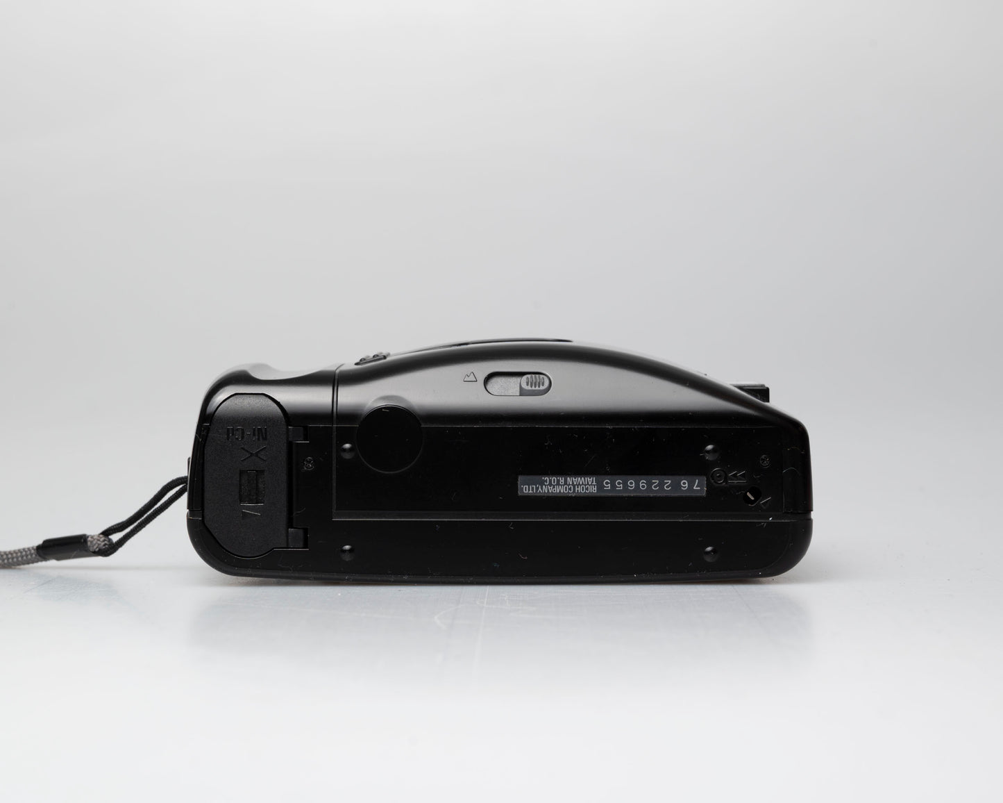 Ricoh L-20 35mm camera w/ case and manual (serial 76229655)